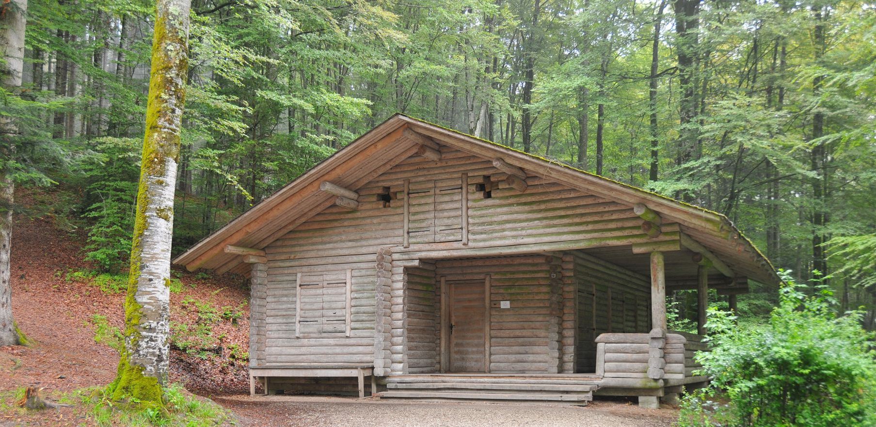 Aussenansicht der Waldhütte Schönenbrunnen
