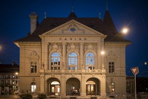 Das Casino Bern von aussen bei Nacht
