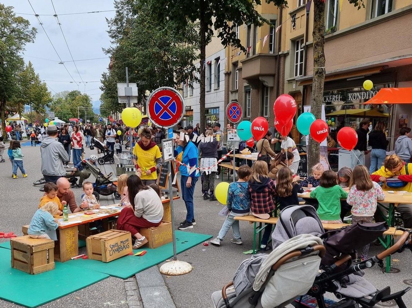 Das Neubrückstrassenfest in der Länggasse mit vielen Kindern