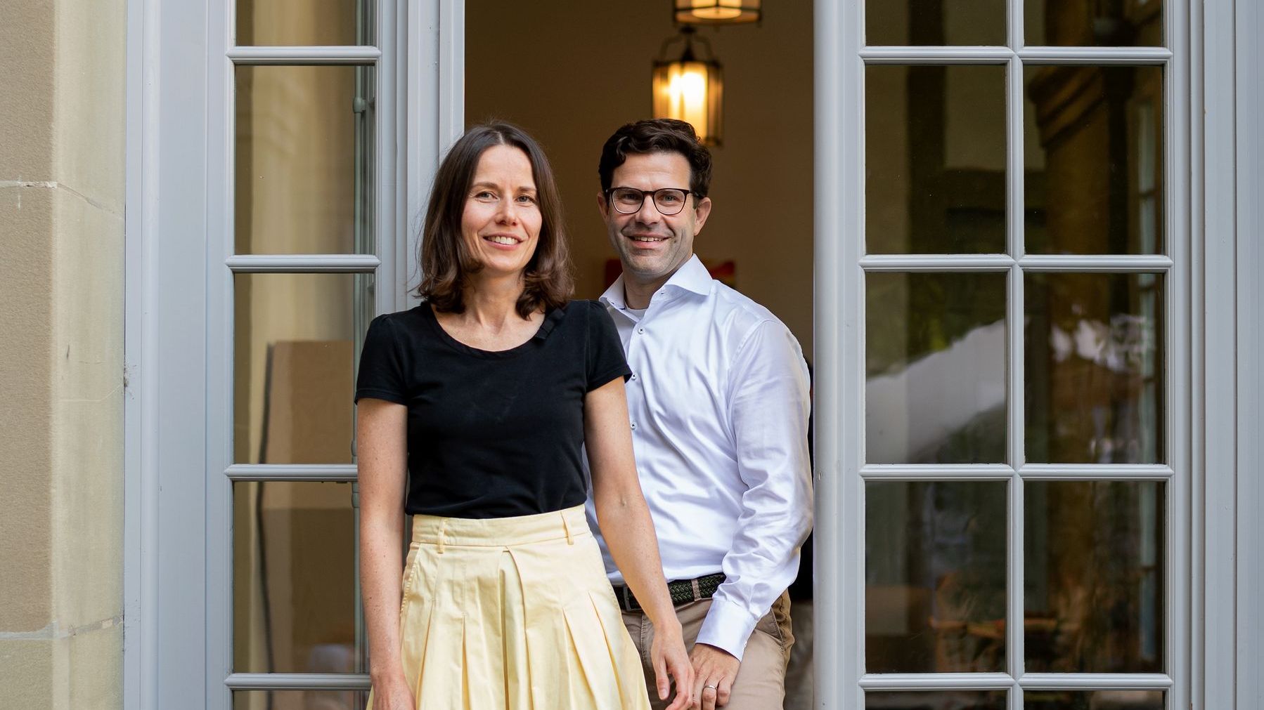 Jonas et Sina Lauter devant la Maison des générations