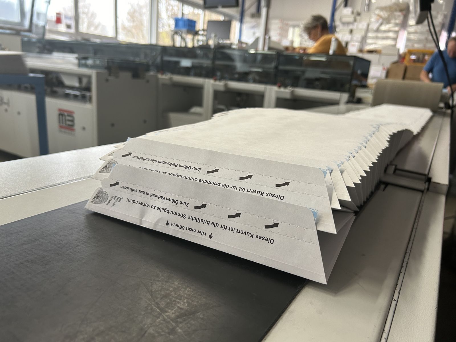 Couverts für Abstimmungsunterlagen bereitgelegt für den Versand